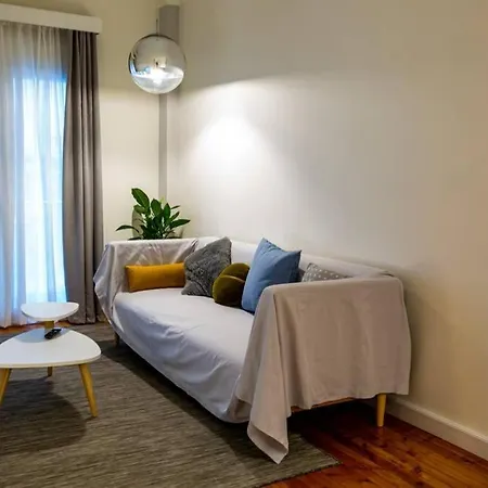 Minimal Chic In Apartment Thessaloniki