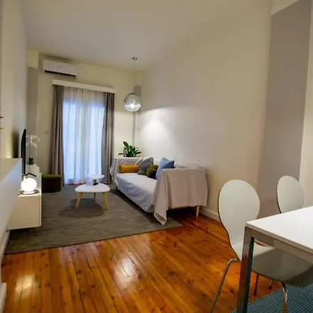 Minimal Chic In Thessaloniki